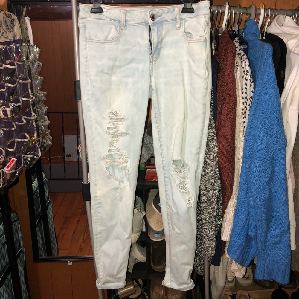 American Eagle light wash jeans